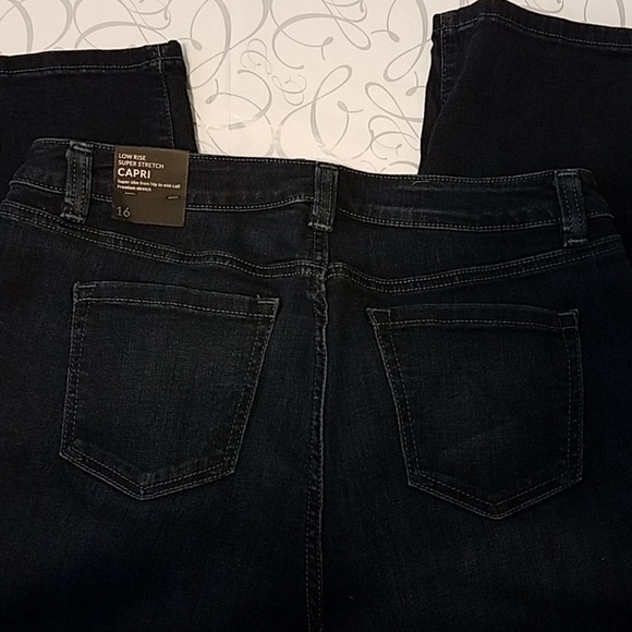 🤩 NWT! Lane Bryant stretch jean capris. - Picture 5 of 6